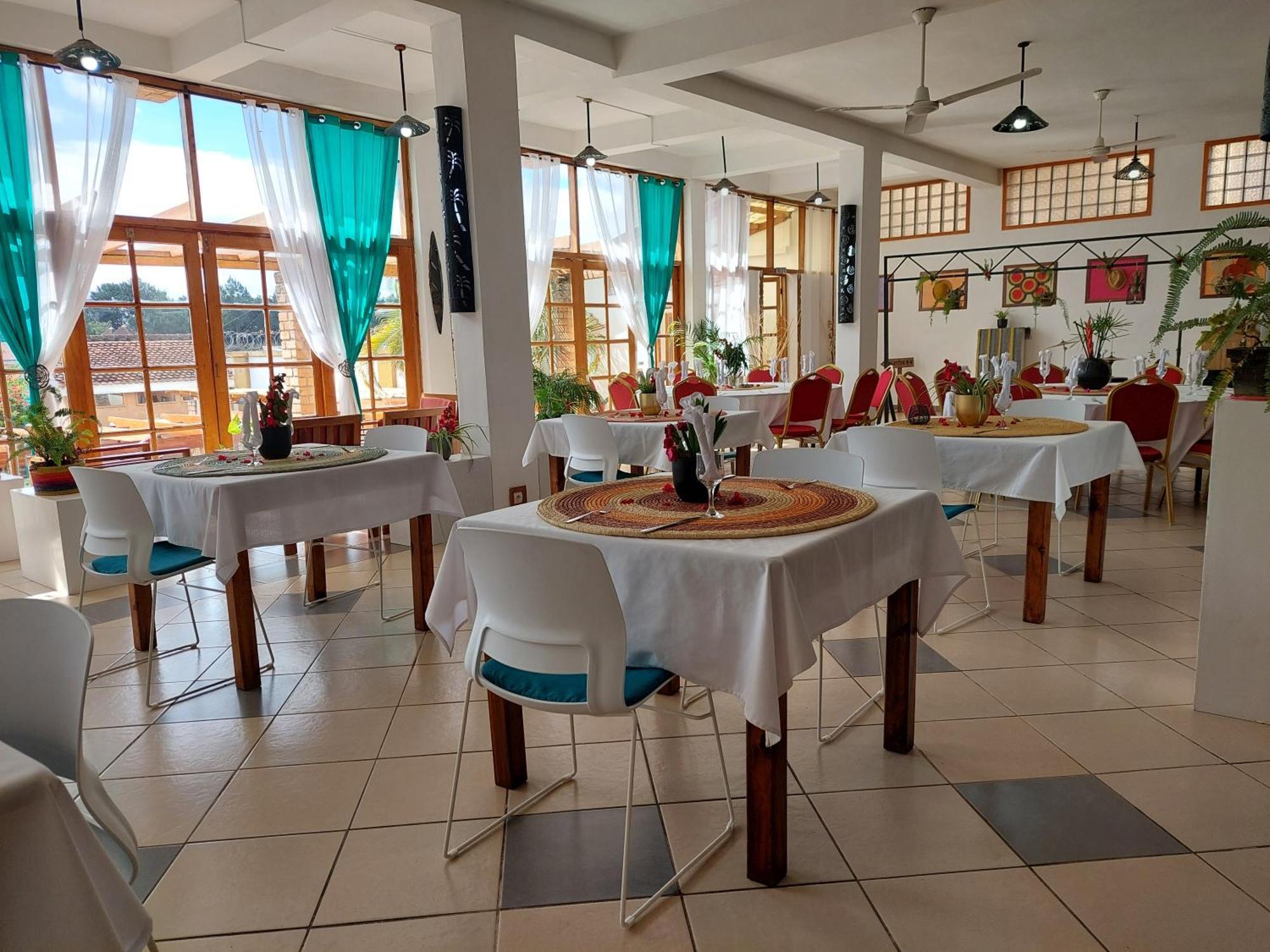 Island Continent Hotel Ivato  Dış mekan fotoğraf